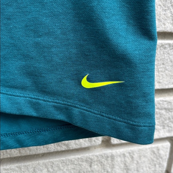 Nike Golf Green Short Sleeve Rounded Neck Top with Lime Zipper Accent Sz L - Picture 2 of 9